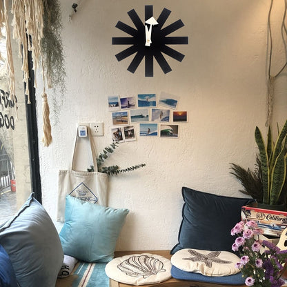 Classic black decorative quartz clock